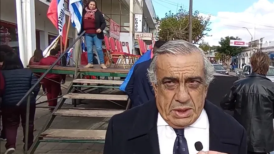 Omar Lafluf, jefe comunal de Río Negro busca reunirse con el intendente Esteban Martín Piggio. Omar Lafluf, jefe comunal de Río Negro busca reunirse con el intendente Esteban Martín Piggio.