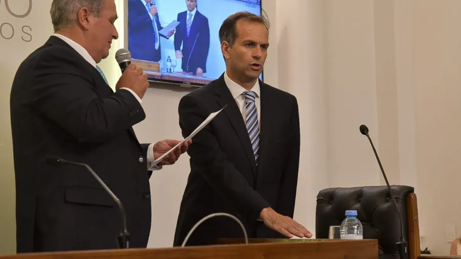 Lautaro Schiavoni jura como secretario de la Cámara de Senadores