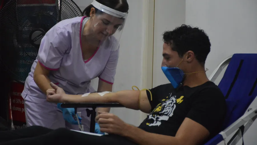 Con algunos jugadores, Patronato se sumó este  lunes a la campaña de donación de sangre