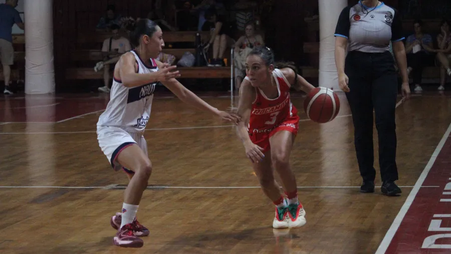 Básquet: Rocamora volvió a hacerse fuerte de local y reaccionó para ganarle a Náutico