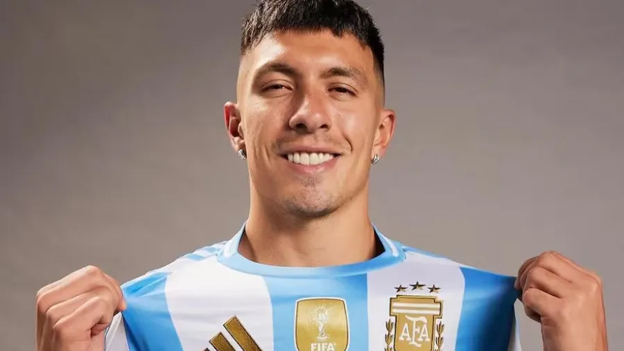 Lisandro Martínez le respondió a Paul Scholes: “Lo tirás en Argentina y no sobrevive” Lisandro Martínez le respondió a Paul Scholes: “Lo tirás en Argentina y no sobrevive”