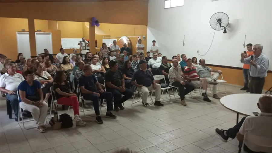 El encuentro de la LLA en Rosario del Tala fue presidido por Sebastián Etchevehere y Mayda Spiazzi.