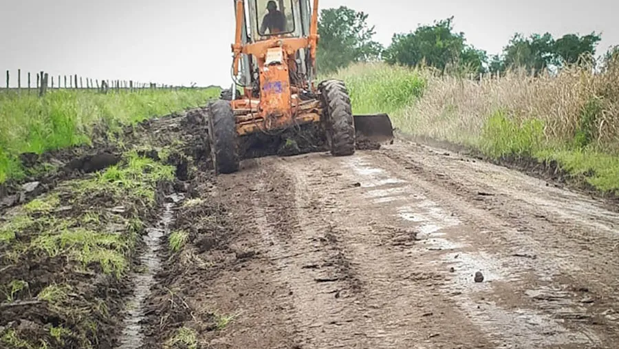 Vialidad Provincial monitorea la situación climática que se presenta en gran parte del territorio entrerriano con fuertes vientos y lluvias intensas.