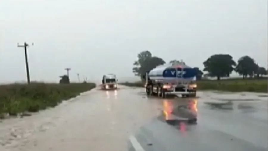Llovieron 120 mm en una zona de Entre Ríos y hubo complicaciones en rutas Llovieron 120 mm en una zona de Entre Ríos y hubo complicaciones en rutas