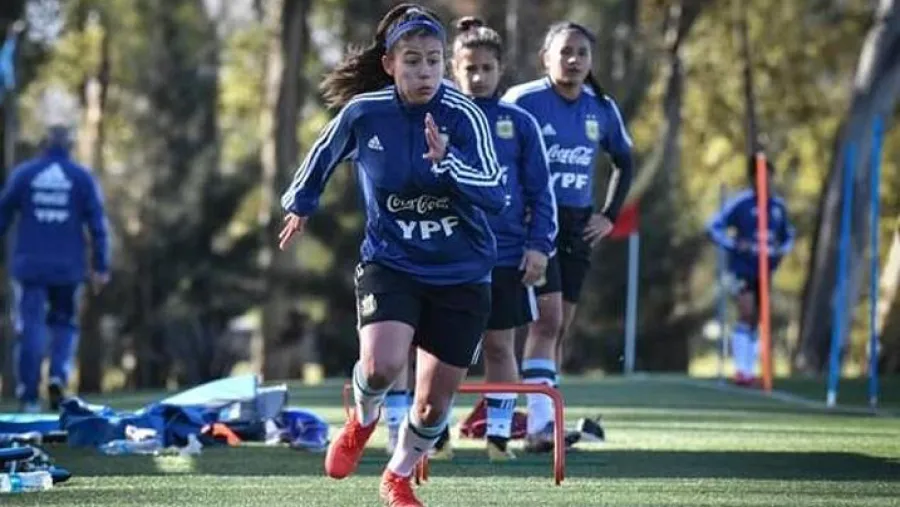 Fútbol: citaron a la paranaense Loana Bernhard a la selección argentina sub 20