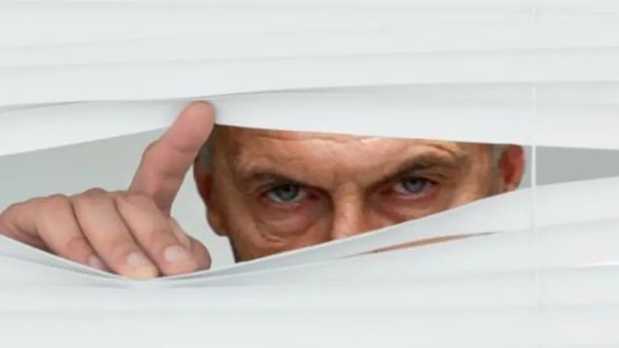 Denunciaron que Mauricio Macri mandaba a espiar a políticos, periodistas, empresarios y que llevaba fichas de esas actividades ilegales en la propia AFI. Denunciaron que Mauricio Macri mandaba a espiar a políticos, periodistas, empresarios y que llevaba fichas de esas actividades ilegales en la propia AFI.