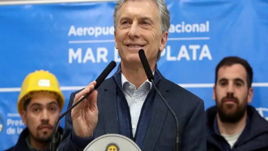 Macri en el aeropuerto de Mar del Plata
