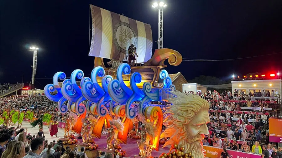 El orden de desfile en esta segunda noche será el siguiente: Marí Marí (Club Central Entrerriano), Kamarr (Centro Social y Cultural Sirio Libanés), Ará Yeví (Club Tiro Federal) y Papelitos (Club Juventud Unida). El orden de desfile en esta segunda noche será el siguiente: Marí Marí (Club Central Entrerriano), Kamarr (Centro Social y Cultural Sirio Libanés), Ará Yeví (Club Tiro Federal) y Papelitos (Club Juventud Unida).