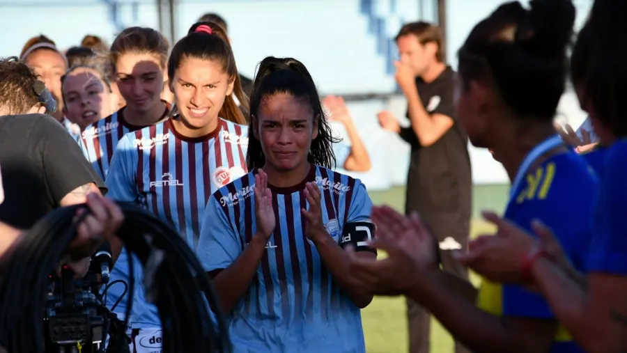 “No somos solamente 11 en la cancha, somos millones", afirmó la entrerriana Mariana Gaitán
