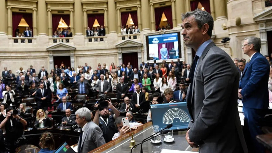 Martín Menem, nuevo presidente de la Cámara de Diputados. Martín Menem, nuevo presidente de la Cámara de Diputados.