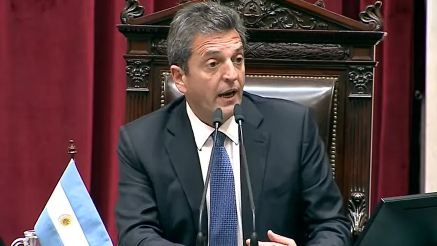 Massa se despidió de la Diputados y pidió tener “la capacidad de construir consensos” Massa se despidió de la Diputados y pidió tener “la capacidad de construir consensos”