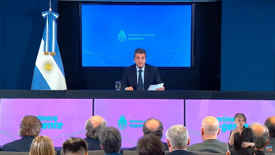 Massa anunció las primeras medidas y los ejes centrales de su programa económico