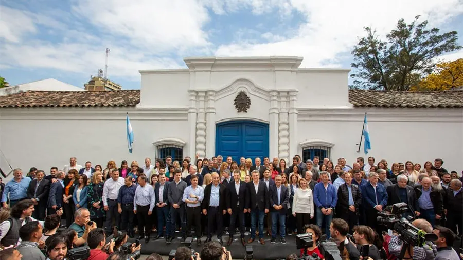 Gustavo Bordet fue parte de los gobernadores que acompañó a Sergio Massa en el acto realizado en San Miguel de Tucumán.