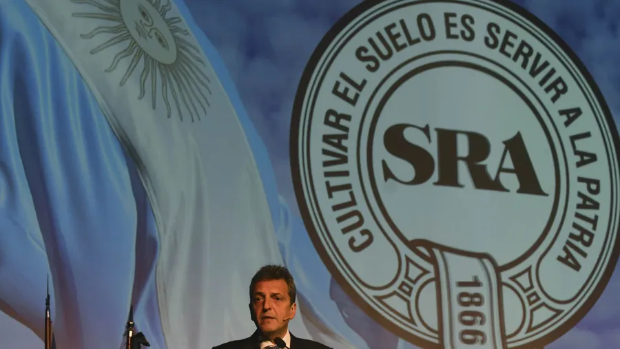 El ministro de Economía y precandidato a presidente por Unión por la Patria (UxP), Sergio Massa, anunció que a partir del 1° de septiembre próximo “ninguna economía regional pagará retenciones”. El ministro de Economía y precandidato a presidente por Unión por la Patria (UxP), Sergio Massa, anunció que a partir del 1° de septiembre próximo “ninguna economía regional pagará retenciones”.