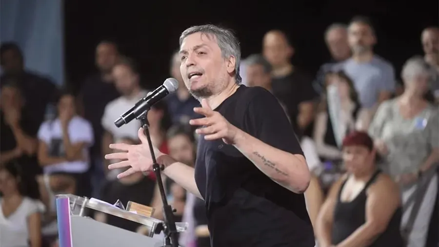 “Basta de aventuras personales”, pidió Máximo Kirchner en el cierre del plenario kirchnerista realizado en Avellaneda, y en alusión al deseo del Presidente de ir por una reelección.