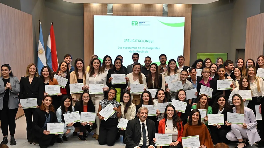 El Programa de Residencias Médicas de la provincia, otorgó los certificados a los 75 profesionales en 16 especialidades médicas. El Programa de Residencias Médicas de la provincia, otorgó los certificados a los 75 profesionales en 16 especialidades médicas.