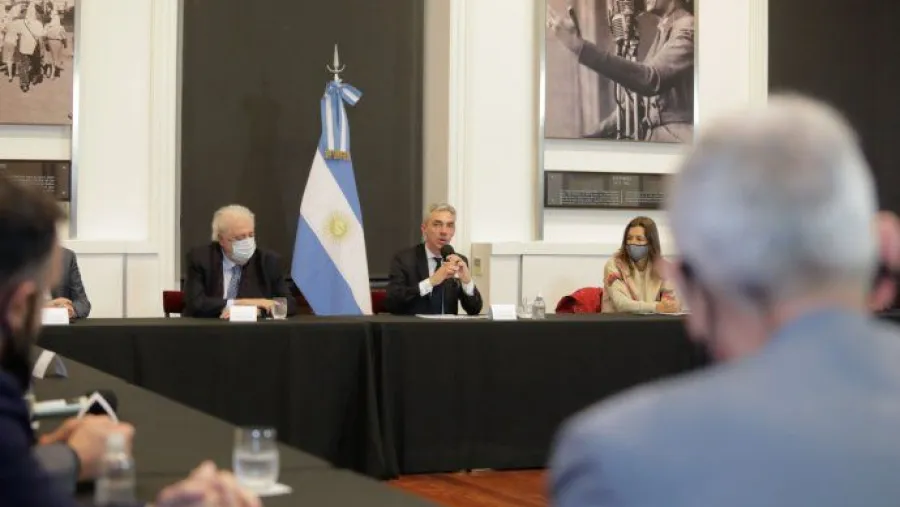 El gobierno avanza en un protocolo para el regreso de los vuelos