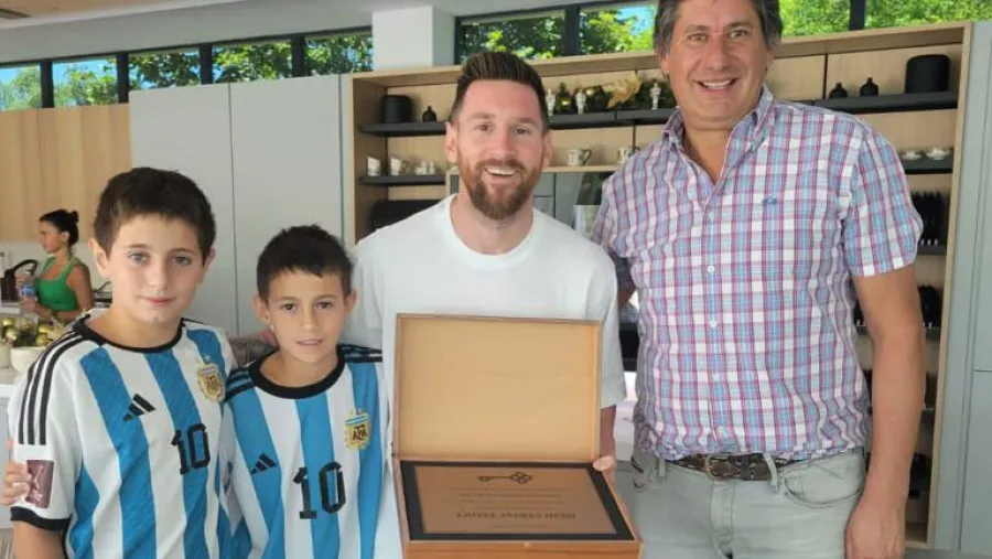 Messi fue declarado Ciudadano Ilustre de Funes y agradeció “por el cariño de siempre”