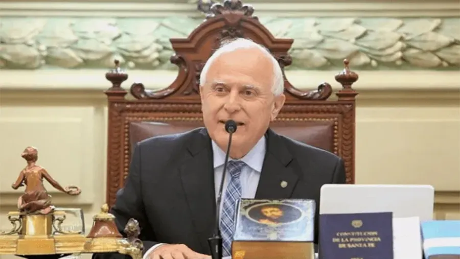 El exgobernador de Santa Fe se encuentra internado en un sanatorio rosarino debido a complicaciones en su cuadro de coronavirus.