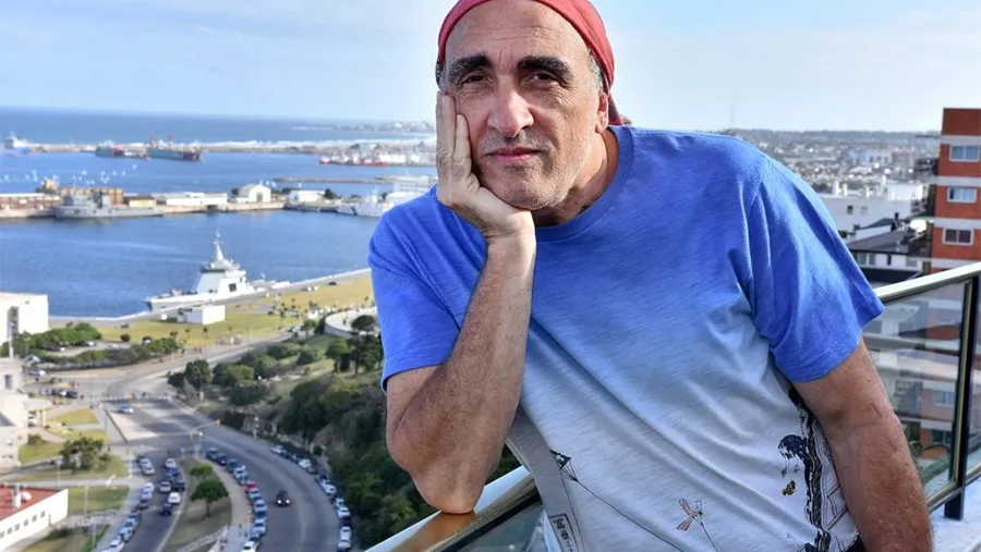 Miguel Repiso estará presentando en Mar del Plata un espectáculo en el que dibuja mientras Pedro Saborido habla sobre capitalismo y fútbol.