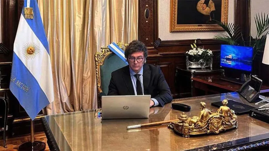 Imagen de archivo del presidente Javier Milei, que firmó anoche el decreto del primer tramo de la reglamentación de Ley Bases. Se asegura así más poder discrecional.