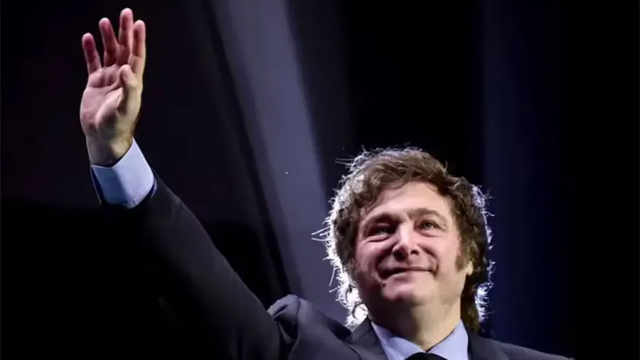 El presidente Javier Milei aseveró que seguirá con “la motosierra” para desguazar al Estado. El presidente Javier Milei aseveró que seguirá con “la motosierra” para desguazar al Estado.