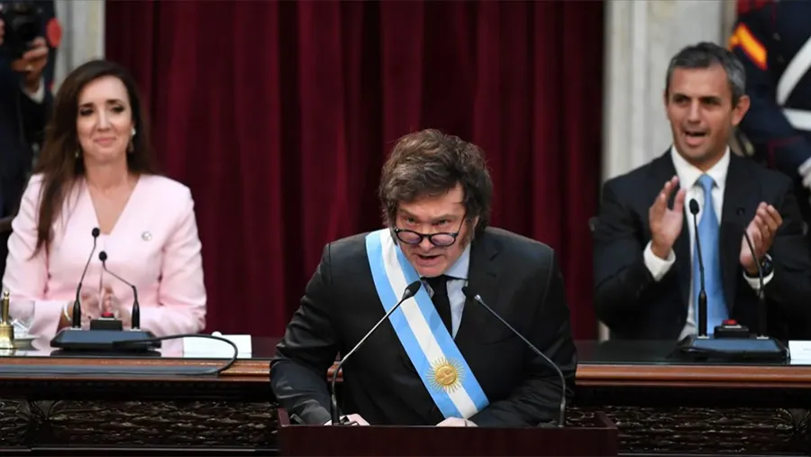 Milei presentó el Presupuesto 2025 en el Congreso, aunque no aportó ninguna cifra en concreto. Milei presentó el Presupuesto 2025 en el Congreso, aunque no aportó ninguna cifra en concreto.