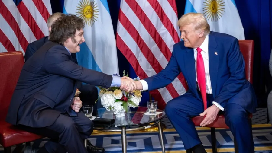 Milei obtuvo el encuentro y la foto con Donald Trump.