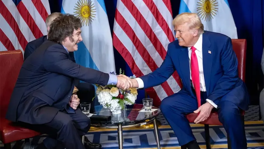 Imagen de archivo de Javier Milei y Donald Trump durante la reunión que tuvieron en la cumbre de la CPAC.