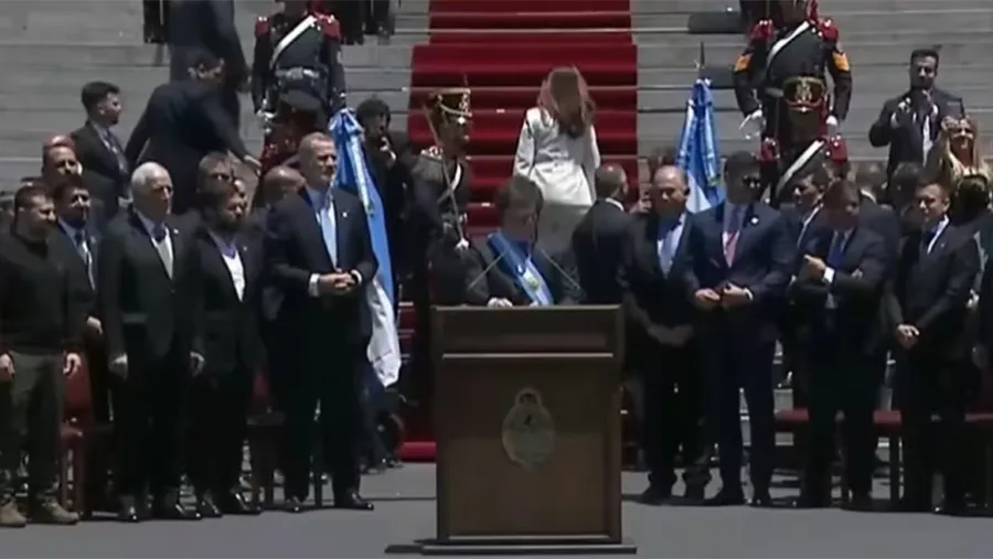 Victoria Villarruel se retiró antes del discurso de asunción de Javier Milei. Victoria Villarruel se retiró antes del discurso de asunción de Javier Milei.
