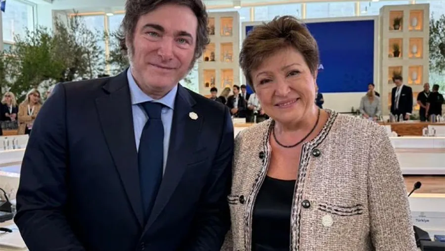 El Presidente Javier Milei junto a la titular del Fondo Monetario Internacional, Kristalina Georgieva.