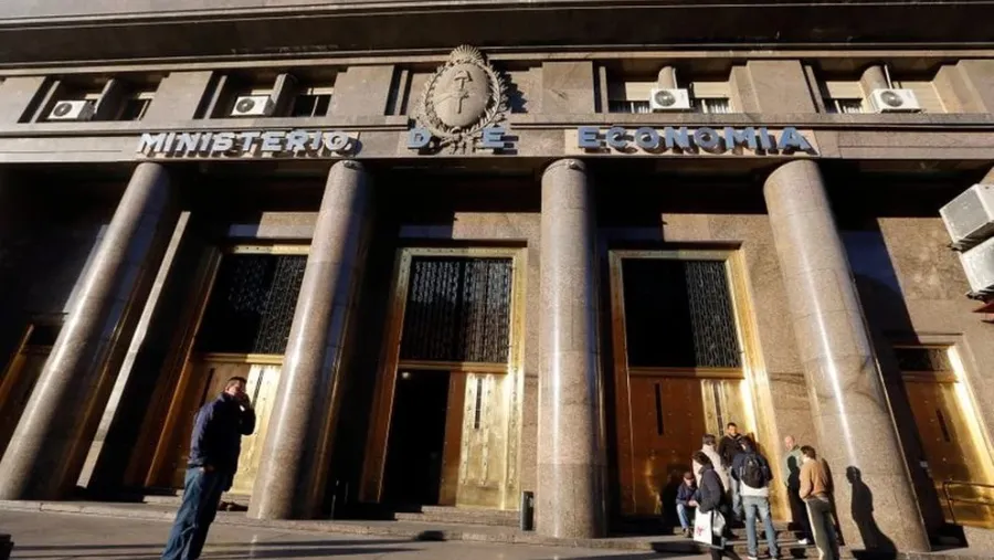 El gobierno advirtió que liberará la importación de neumáticos si no se llega a un acuerdo El gobierno advirtió que liberará la importación de neumáticos si no se llega a un acuerdo