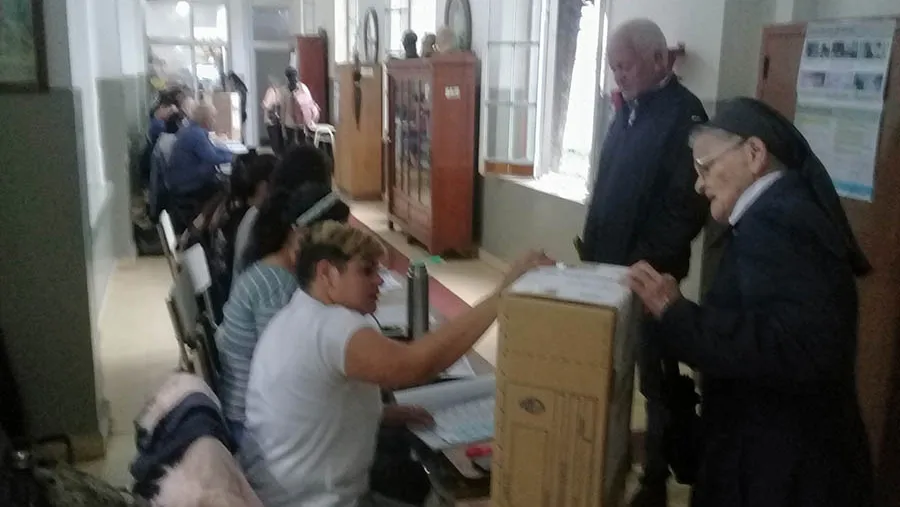 La Justicia Electoral dio inicio formal a la jornada electoral de las elecciones generales que se desarrollan este domingo en todo el país. La Justicia Electoral dio inicio formal a la jornada electoral de las elecciones generales que se desarrollan este domingo en todo el país.