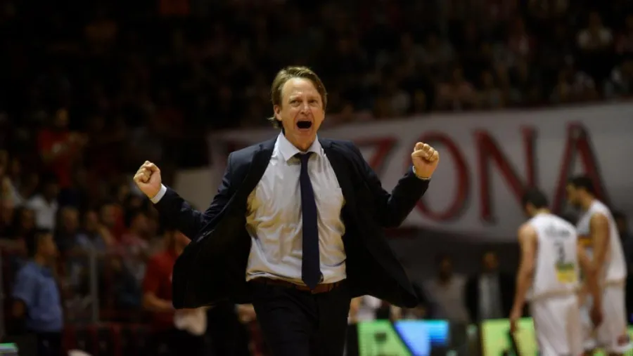 Básquet: el paranaense Facundo Müller no dirigirá en Colombia sino en Japón