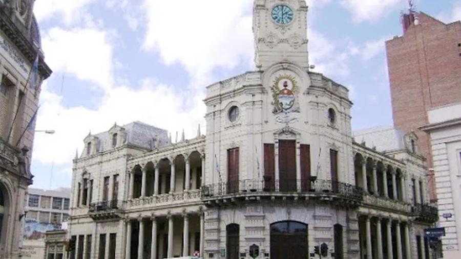 En Paraná se habilitó la reunión familiar con un máximo de diez personas y determinados deportes individuales. En Paraná se habilitó la reunión familiar con un máximo de diez personas y determinados deportes individuales.