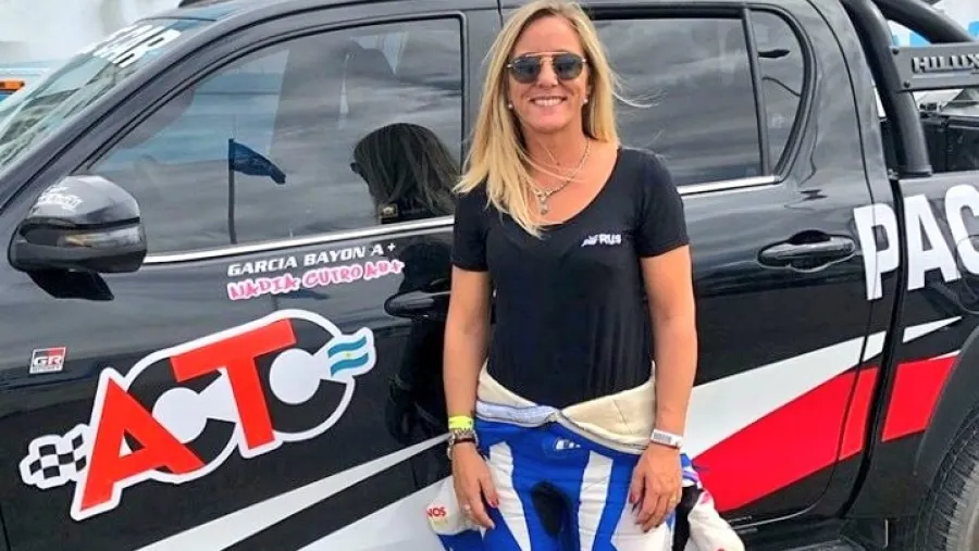 Nadia Cutro La concordiense Nadia Cutro manejó el auto de seguridad en el Turismo Carretera