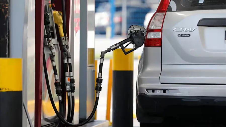 El Gobierno que prometió no aumentar los impuestos, decidió actualizar el impuesto a los combustibles desde hoy, y eso impacta de lleno en el precio de venta en el surtidor. El Gobierno que prometió no aumentar los impuestos, decidió actualizar el impuesto a los combustibles desde hoy, y eso impacta de lleno en el precio de venta en el surtidor.