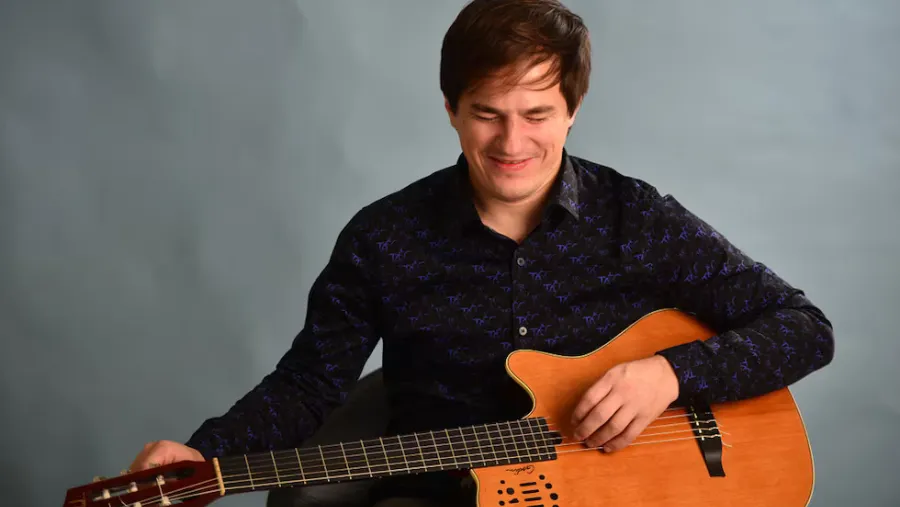 Nahuel Pennisi actuará esta noche en el Anfiteatro Héctor Santángelo, con entrada libre y gratuita.