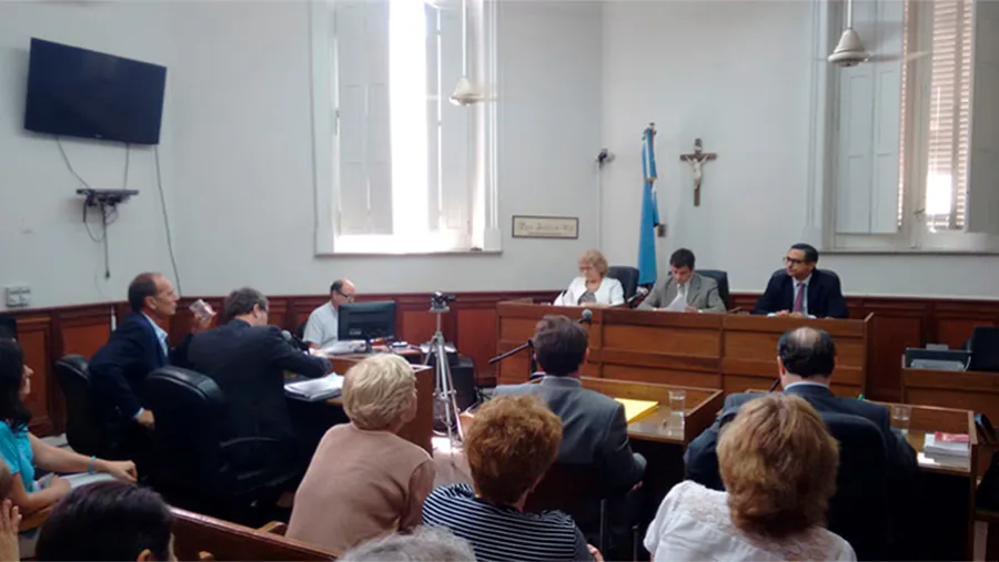 Con dos votos a favor y uno en contra, la defensa de la causa de Carlos Nemec convenció a la Sala Penal N° 1 que le conceda el recurso extraordinario federal. Con dos votos a favor y uno en contra, la defensa de la causa de Carlos Nemec convenció a la Sala Penal N° 1 que le conceda el recurso extraordinario federal.