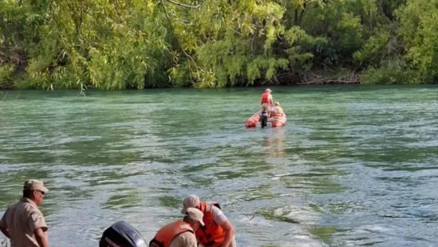 Hallaron un cuerpo en el río Neuquén. Foto: Diario Río Negro Hallaron un cuerpo en el río Neuquén. Foto: Diario Río Negro