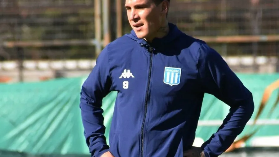Tras ser intimado por Racing, el entrerriano Nicolás Reniero se presentó a practicar