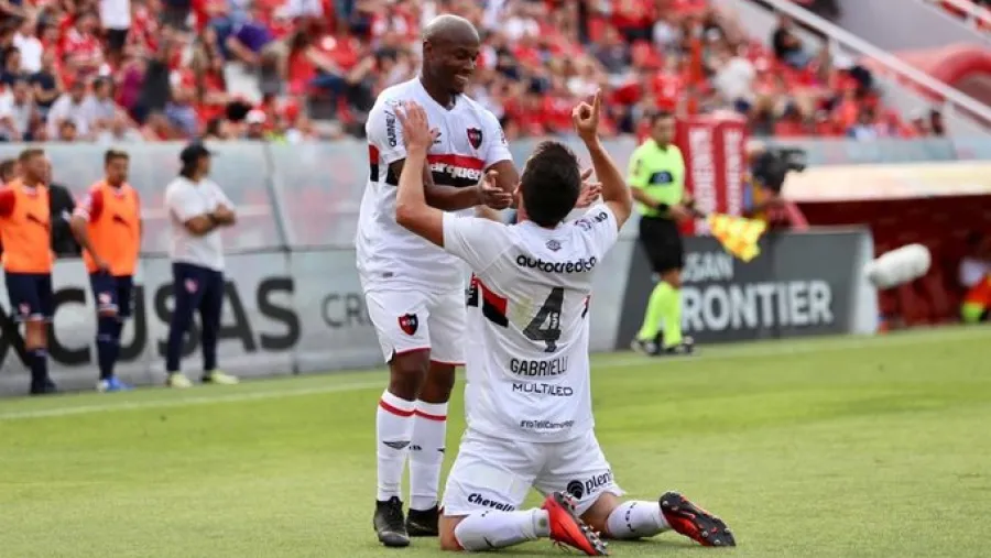 Fútbol: Newell’s le ganó sobre el final a Independiente y se distanció más de Patronato