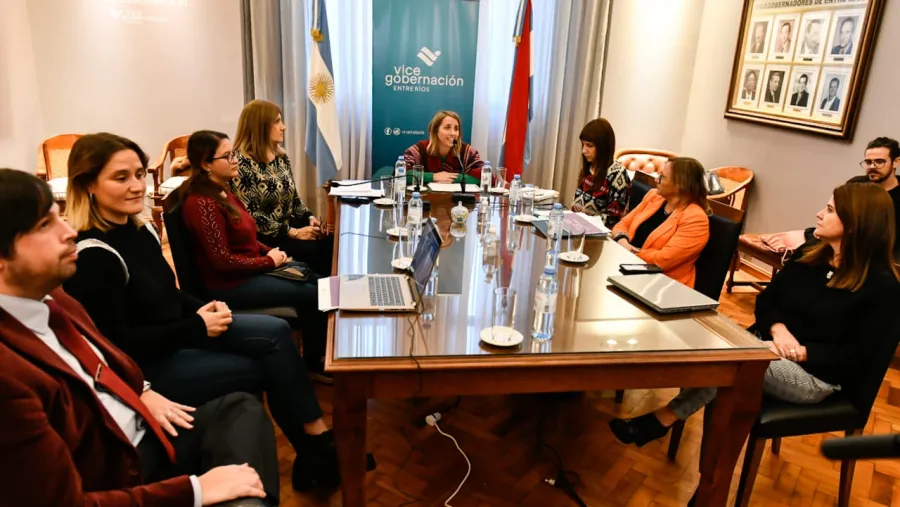 Stratta con ministras por Régimen de Violencia