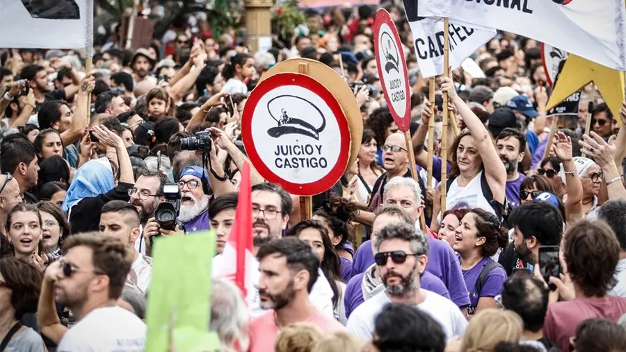 Hoy más que nunca: Nunca Más.