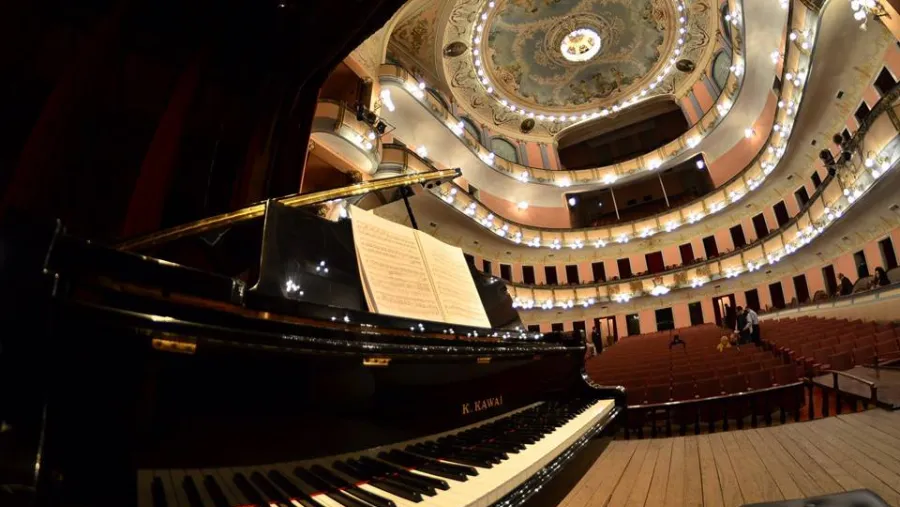 Acústicos en el Teatro Acústicos en el Teatro