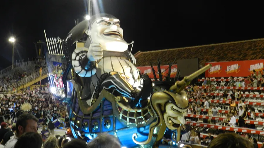 O´Bahía del Club Pescadores fue la que inauguró la segunda noche en el Corsódromo.