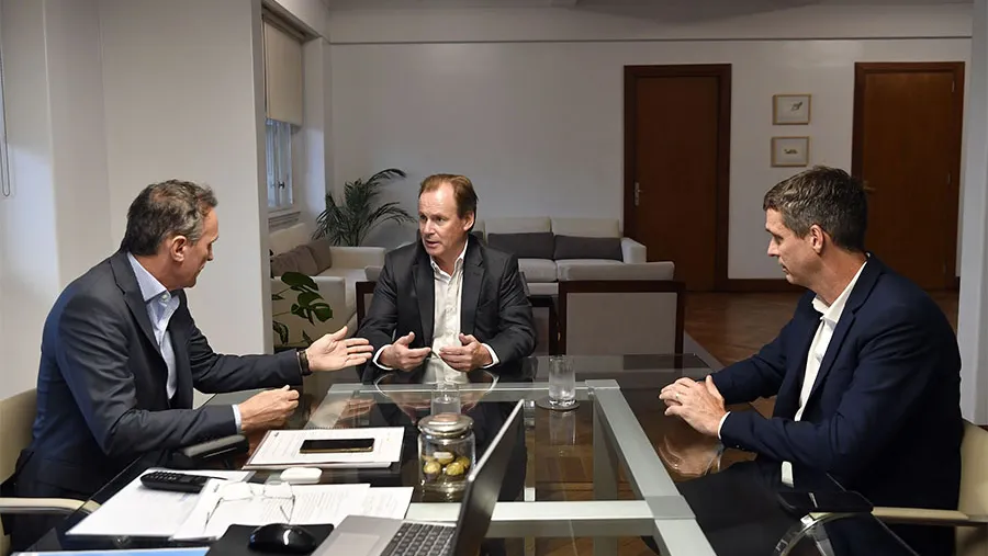 El gobernador y el administrador del Enohsa reunidos con el ministro de Obras Públicas de la Nación.