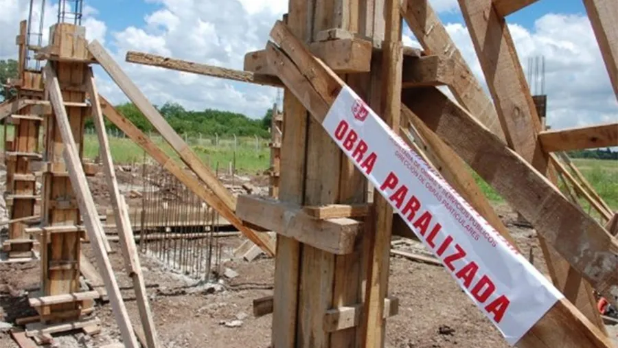 El Gobierno nacional frenó 469 obras públicas en todo el país –27 en Entre Ríos- y adeuda $ 127.200 millones.