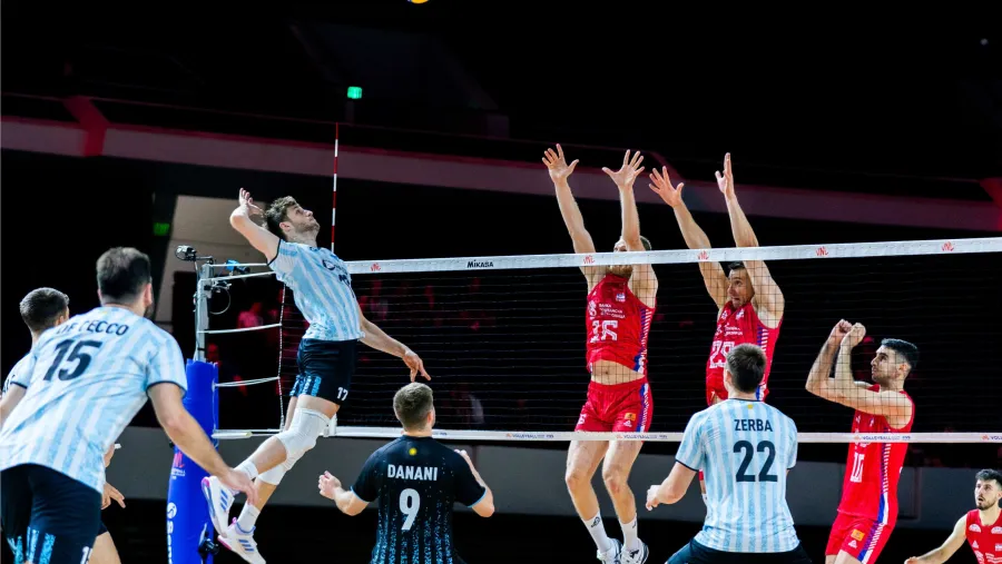 Con el paranaense Luciano Vicentín, Argentina llegó a Río de Janeiro para jugar la VNL Con el paranaense Luciano Vicentín, Argentina llegó a Río de Janeiro para jugar la VNL