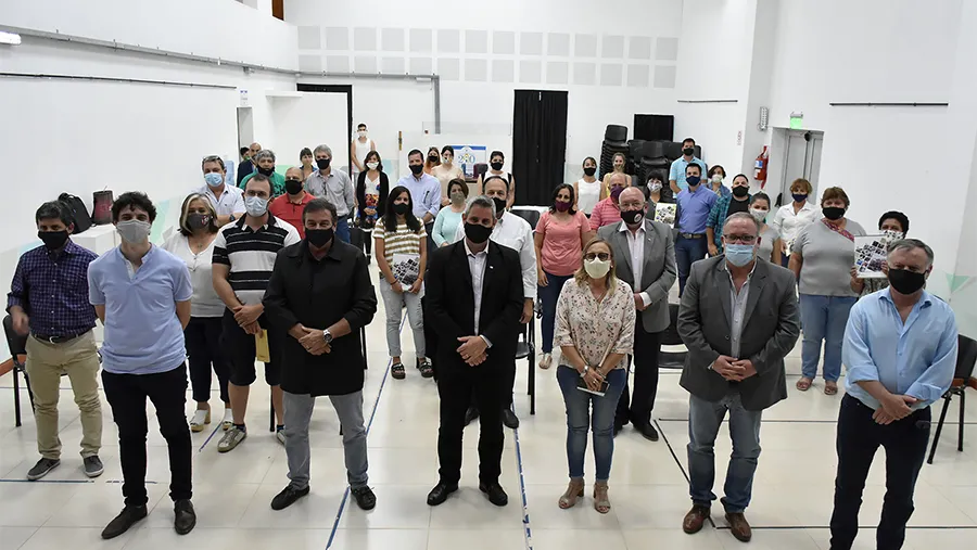 La ministra de Desarrollo Social, Marisa Paira, junto a autoridades locales y legisladores, entregó aportes en Villaguay, San Salvador, Colón y San José. La ministra de Desarrollo Social, Marisa Paira, junto a autoridades locales y legisladores, entregó aportes en Villaguay, San Salvador, Colón y San José.